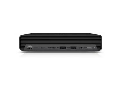 Elite Mini in Schwarz von vorne mit Lüftungsschlitzen, USB-C-, zwei USB-A-Anschlüssen und Audioanschluss